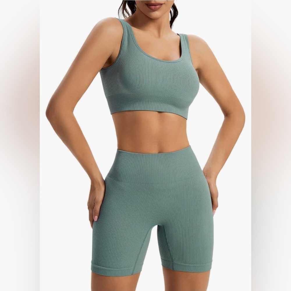 Seamless Ribbed Sports Bra and Shorts Set - Green